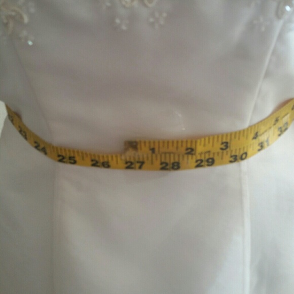 Wedding gown ivory size 6 with tiara NWT - Picture 8 of 8